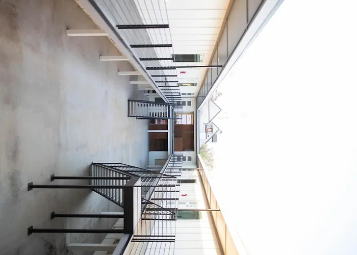 1Br 1B Contemporary Chrome Escape