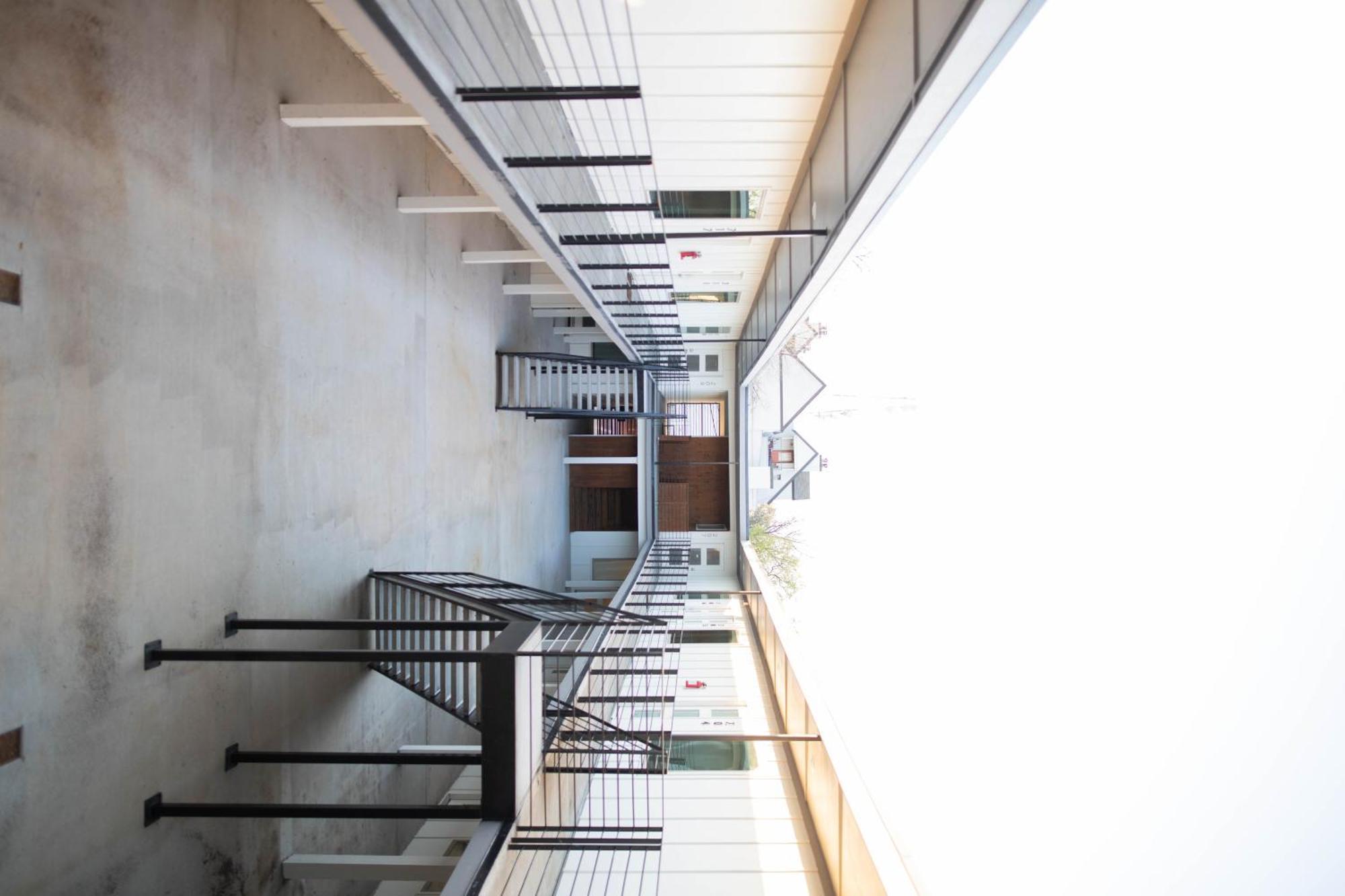 1br 1b Contemporary Chrome Escape Dallas