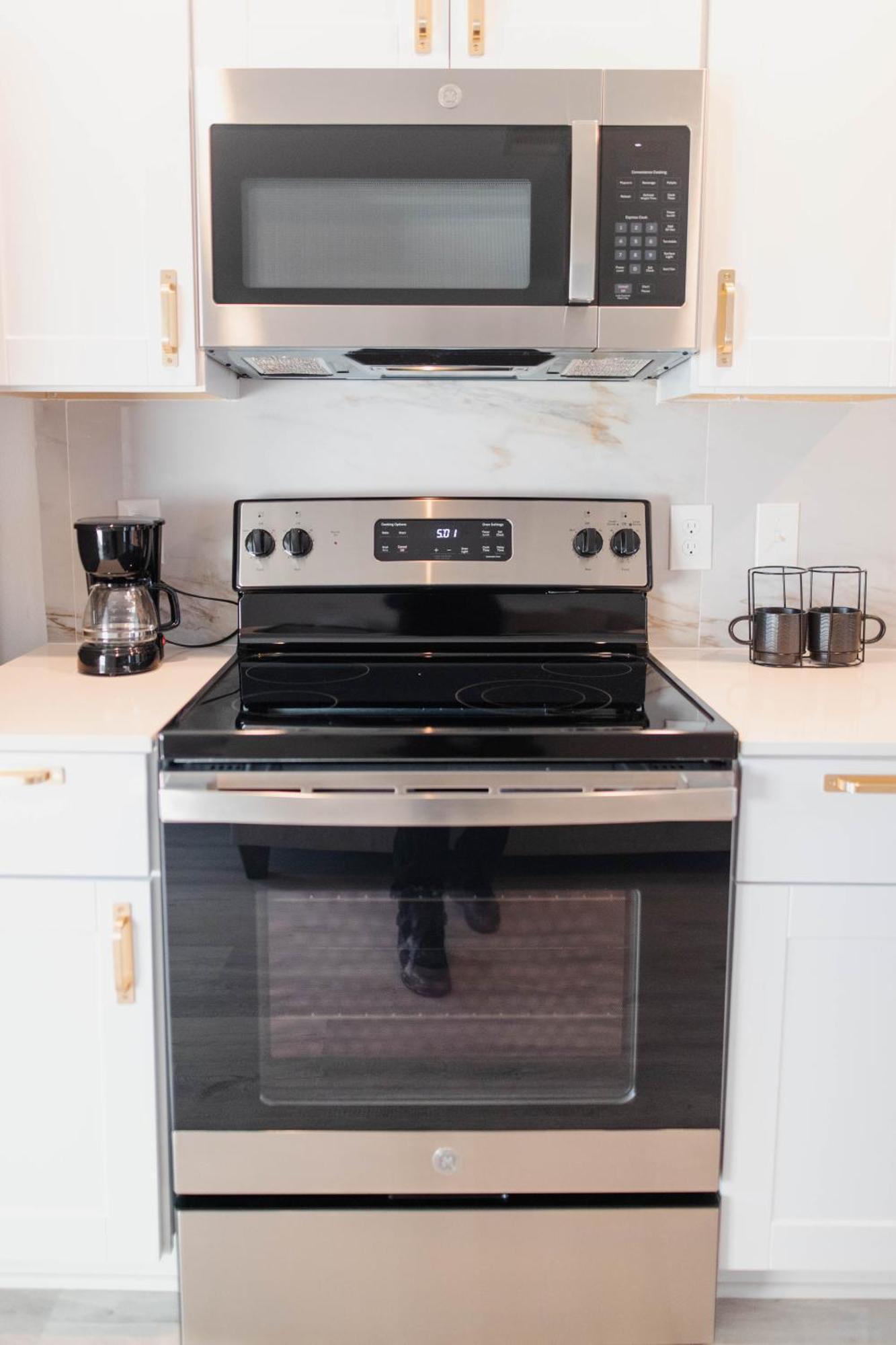 1br 1b Contemporary Chrome Escape
