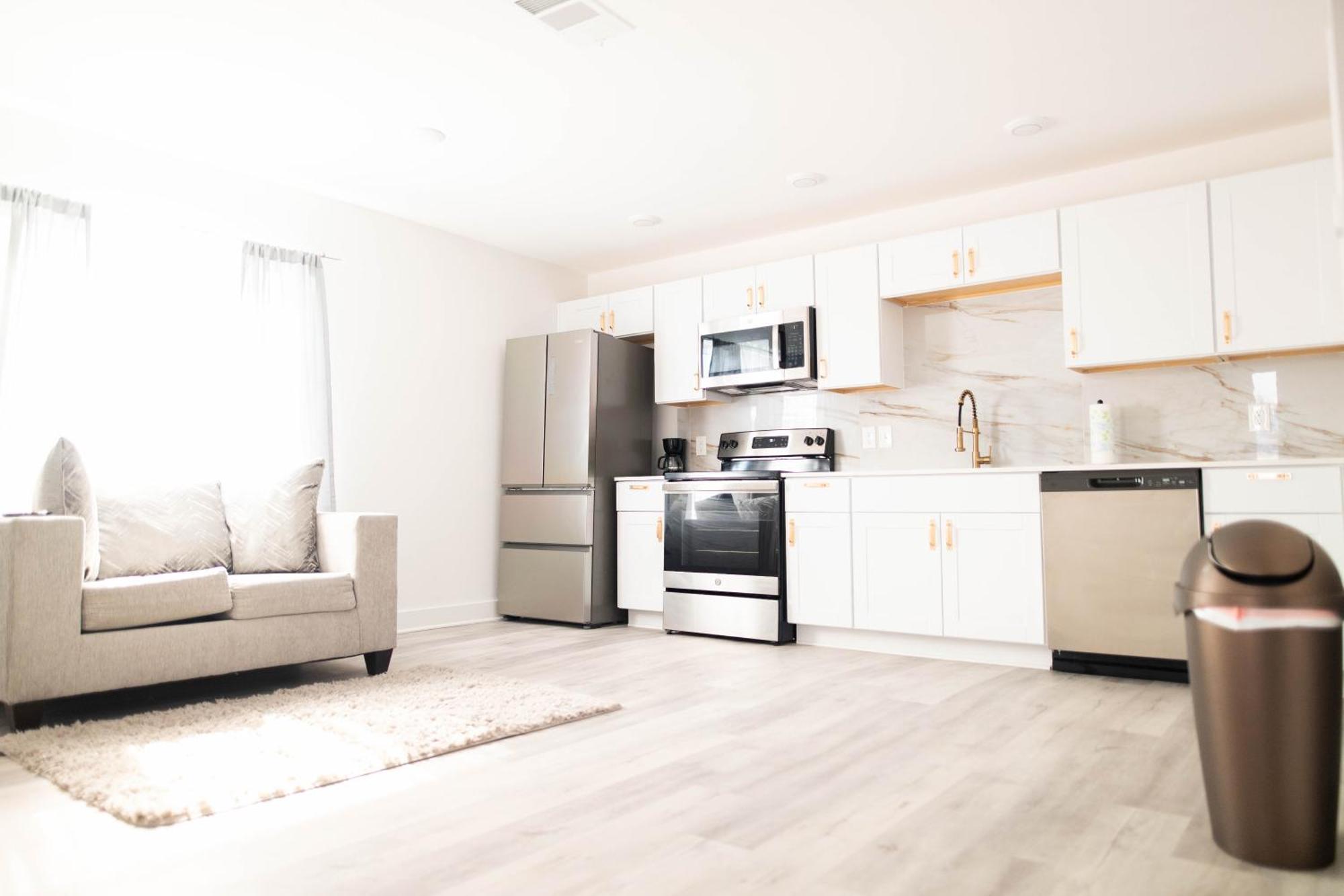 Apartment 1br 1b Contemporary Chrome Escape Dallas