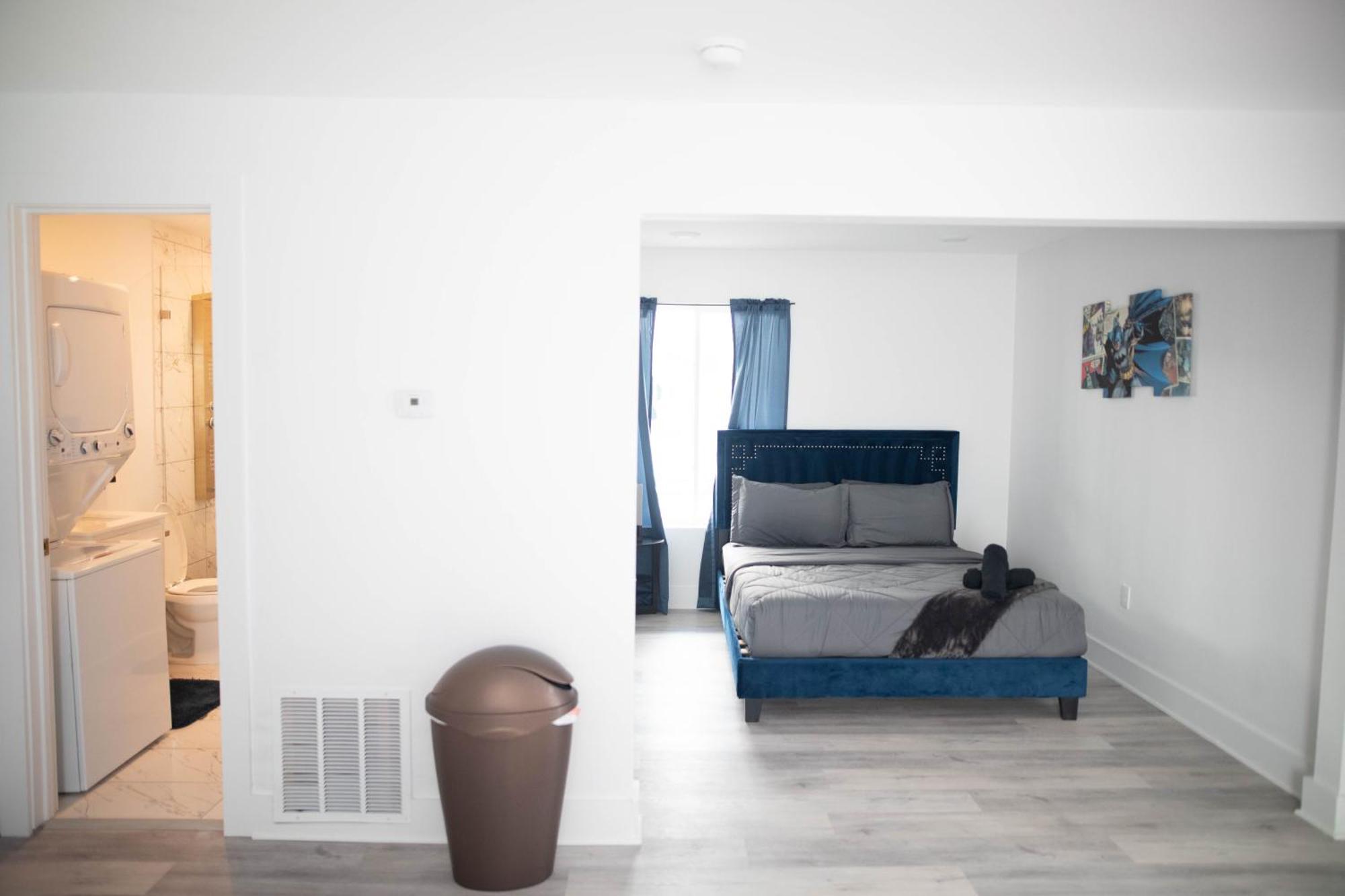 1br 1b Contemporary Chrome Escape Dallas