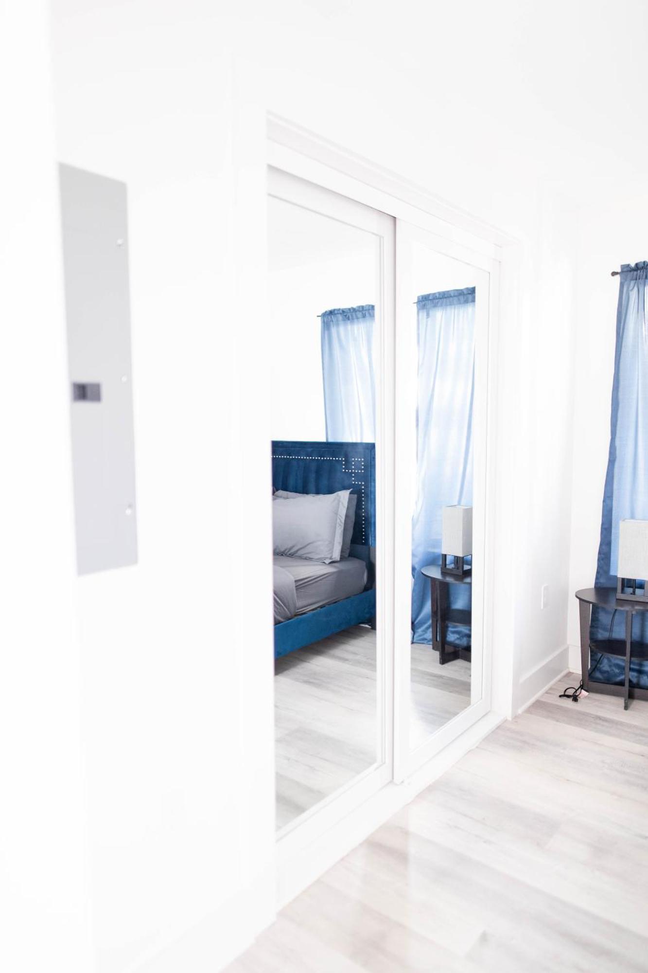1br 1b Contemporary Chrome Escape